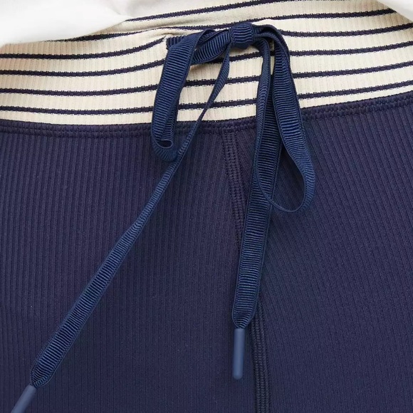 Ribbed drawcord legging in blue - Picture 5 of 8